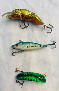 lot 127 image: 3 Fishing Lures