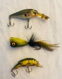 lot 128 image: 3 Fishing Lures