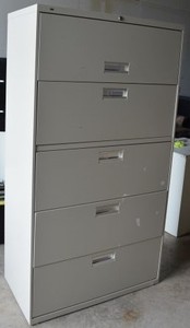 lot 34 image: Hon 5 Drawer Locking File Cabinet with Pullout Shelf (36x 19 x 67)