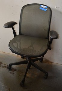 lot 36 image: Knoll Fabric Office Chair, Adjustable