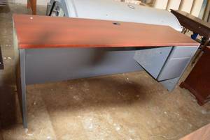 lot 13 image: Laminate Office Desk, Right Side Drawers (6 x 20 x 30)