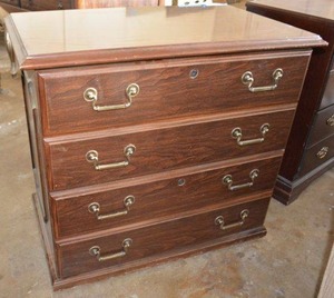 lot 19 image: 2 Drawer File Cabinet (33 x 21 x 30), Dresser Look