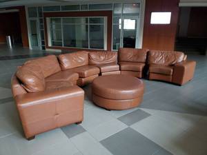 lot 81 image: Circular Couch and Ottoman, 6 Separate Couch Pieces that Slide Together, Removable Cushions