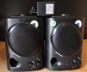 lot 113 image: Vintage Computer Speakers