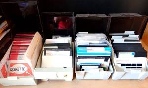 lot 214 image: LARGE LOT OF VINTAGE 5 14 FLOPPY SOFTWARE