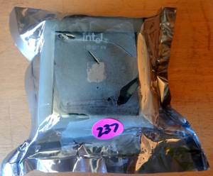 lot 237 image: NEWSEALED - INTEL SL4CD PENTIUM III 800MHZ CPU PROCESSOR 8002561331.7V