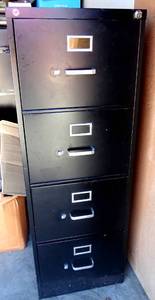 lot 238 image: LARGE METAL 4 DRAWER FILE CABINET IN VG CONDITION