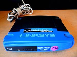 lot 252 image: LINKSYS CABLEDSL ROUTER