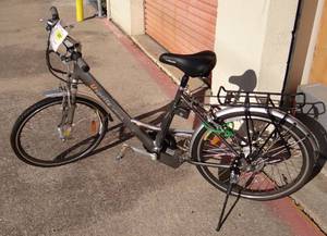 lot 240 image: URBAN MOVER ELECTRIC BIKE - AS NEW (NO BATTERY) - GREAT CONDITION
