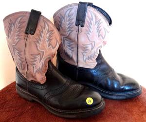 lot 16 image: MENS ARIAT COWBOY BOOTS - SIZE 10