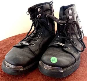 lot 22 image: VINTAGE HARLEY DAVIDSON RIDING BOOTS - SIZE APPROX 9 12 - 10