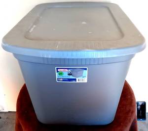lot 24 image: STERLITE 18 GALLON STORAGE TOTE