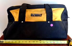 lot 43 image: LARGE DEWALT CANVAS TOOL BAG WITH ZIPPER - GOOD CONDITION