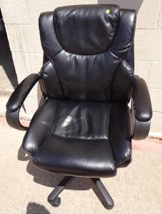 lot 78 image: NICE COMFY ADJUSTABLE LEATHER OFFICE CHAIR