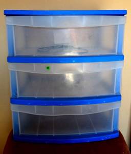lot 82 image: STERLITE 3 DRAWER STORAGE BIN