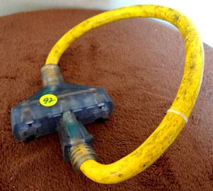 lot 92 image: HEAVY DUTY POWER CORD WITH 3 SPOT EXTENSION