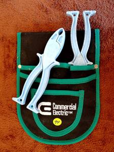 lot 94 image: COMMERCIAL ELECTRIC HIP TOOL POCKET WITH 2 BUSS FUSE PULLERS