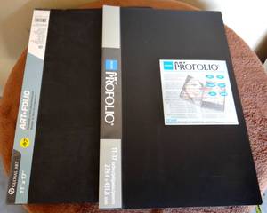 lot 107 image: PAIR OF ITOYA ART PROFOLIO DISPLAYS - MULTI POCKET