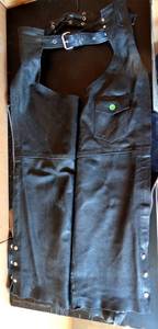 lot 110 image: MENS GENUINE LEATHER MOTORCYCLE CHAPS - SIZE LARGE