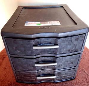 lot 113 image: STERLITE WEAVE 3 DRAWER STORAGE CABINET - MEASURES 15 X 12 34 X 24