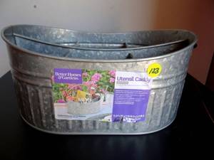 lot 123 image: BETTER HOMES & GARDENS METAL STORAGE CADDY