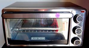 lot 134 image: BLACK N DECKER TOASTER OVEN