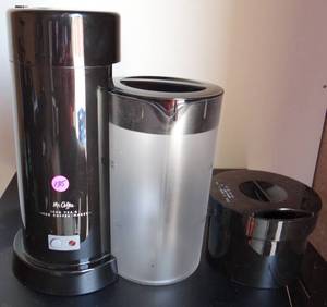 lot 135 image: MR COFFEE ICED TEAICED COFFE MAKER