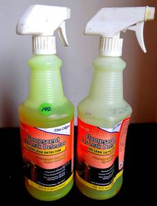lot 142 image: NU-CALGON Fluorescent Gas Leak Detector, 1 qt. bottle, 1 partial