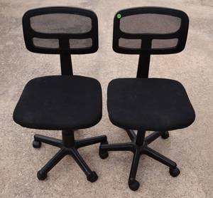 lot 172 image: OFFICE DESK CHAIRS - LIGHTWEIGHT & COMFORTABLE