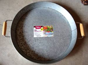 lot 185 image: BETTER HOMES 15.7 INCH ROUND SERVING TRAY