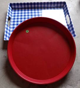lot 190 image: 2 LARGE SERVING TRAYS - 1 ROUND, 1 RECTANGLE