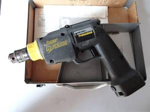 lot 213 image: BLACK & DECKER SUPER CYCLONE 38 VARIABLE DRILL IN HARD METAL CASE - NO BATTERY OR CHARGER