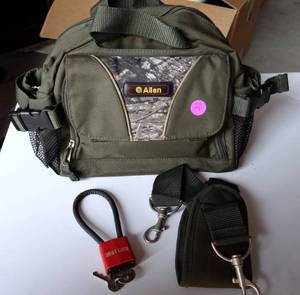 lot 216 image: ALLEN GUN CARRYING BAG AND LOCK WITH CARRYING STRAP - LIKE NEW