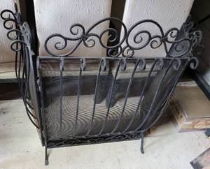 lot 39 image: WROUGHT IRON FIREPLACE SCREEN AS SHOWN.