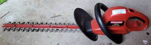 lot 65 image: CRAFTSMAN 20 ELECTRIC HEDGE TRIMMER AS SHOWN.