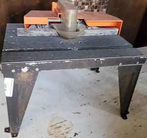 lot 76 image: ROUTER TABLE AS SHOWN.