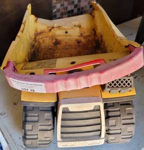 lot 78 image: VINTAGE TONKA TRUCK AS SHOWN.