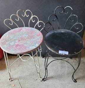 lot 86 image: LOT OF 2 METAL FRAME SHORT STOOLS AS SHOWN.