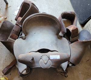 lot 87 image: VINTAGE HORSE SADDLE AS SHOWN.