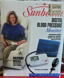 lot 100 image: SUNBEAM DIGITAL BLOOD PRESSURE MONITOR MODEL 7622 IN BOX AS SHOWN.