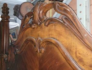 lot 109 image: HEAVY WOOD KING SIZE BED IN STYLE, COLOR, AND CONDITION SHOWN. DELAYED PICK UP -- SATURDAY AFTER 400 PM OR SUNDAY