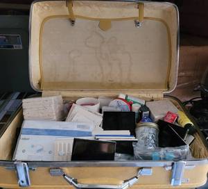 lot 117 image: VINTAGE AMERICAN TOURISTER LUGGAGE WITH TILE COASTER MAKING ACCESSORIES AS SHOWN.