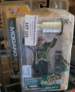 lot 123 image: 2006-07 NHL ALL STAR GAME MIKE MODANO COMMEMORATIVE FIGURE IN PACKAGE AS SHOWN.