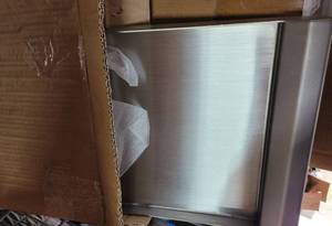 lot 173 image: STAINLESS STEEL APPLIANCE GRIDDLE IN BOX AS SHOWN.