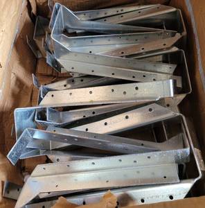 lot 184 image: LOT OF 15 4 x 12 TOP FLANGE FACE MOUNT HANGERS HU412TF IN BOX SHOWN. (YOUR BID X 15)