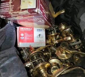 lot 186 image: BACKPACK FULL OF DEADBOLTS AND DOOR KNOBS AS SHOWN.