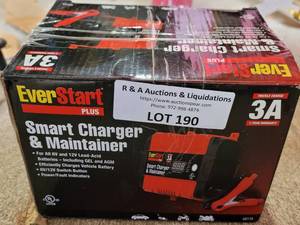 lot 190 image: EVERSTART PLUS SMART CHARGER AND MAINTAINER 6811A IN BOX AS SHOWN.