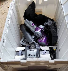 lot 197 image: LOT OF VACUUM ACCESSORIES AND PARTS AS SHOWN.