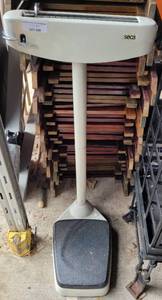 lot 200 image: SECA MECHANICAL COLUMN SCALE AS SHOWN.