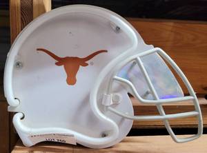 lot 260 image: TEXAS LONGHORNS NEON HELMET SIGN AS SHOWN. NO POWER CORD.